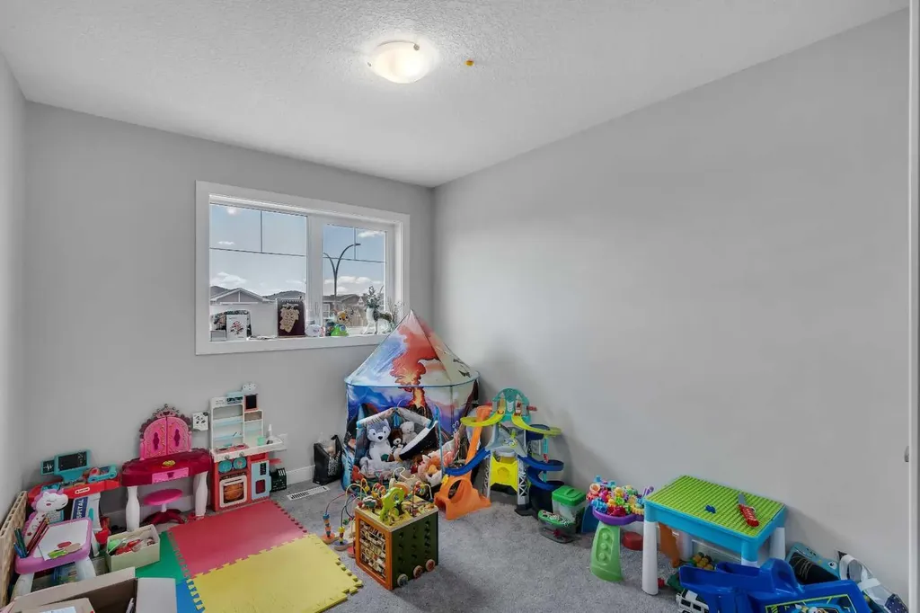 552 Redstone Drive NE Calgary AB T3N 0R3