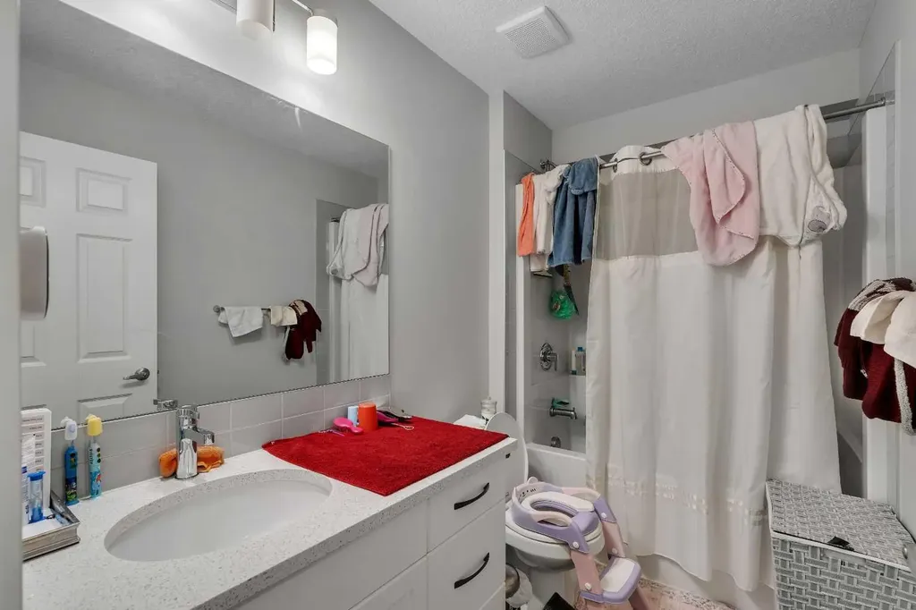 552 Redstone Drive NE Calgary AB T3N 0R3
