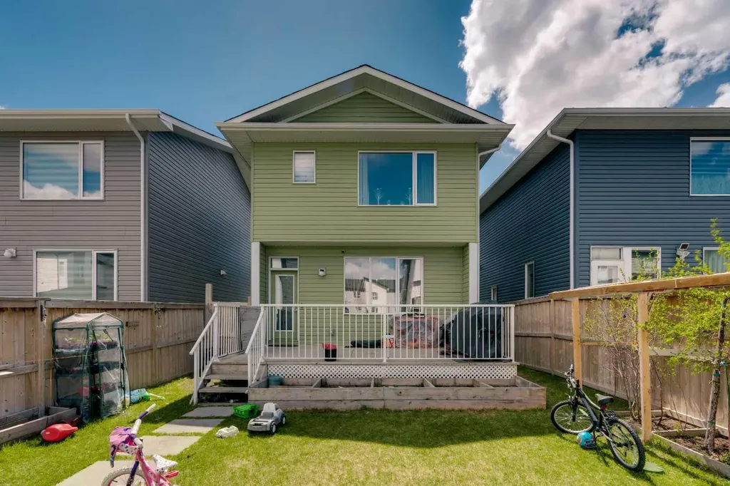 552 Redstone Drive NE Calgary AB T3N 0R3
