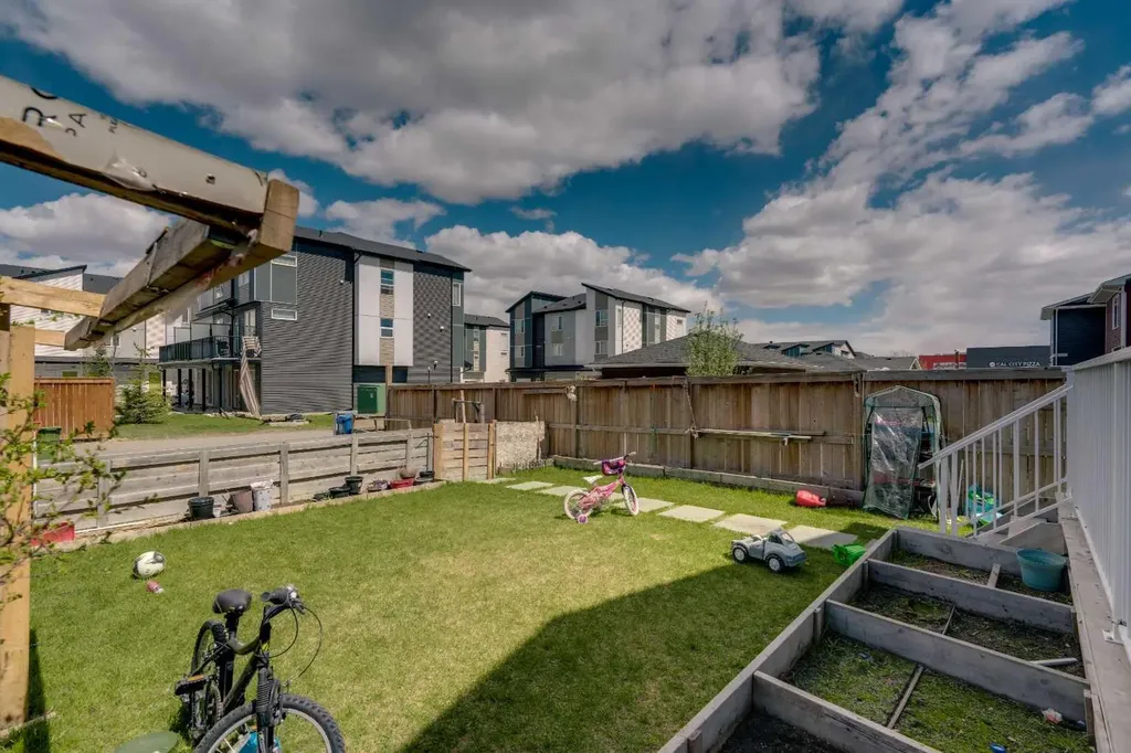 552 Redstone Drive NE Calgary AB T3N 0R3