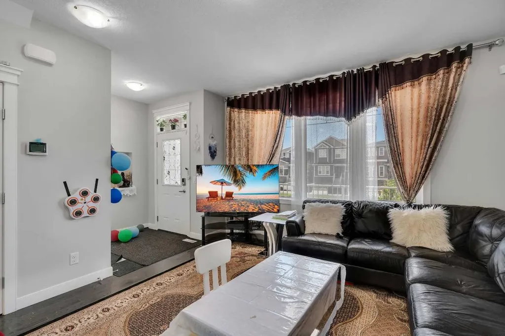552 Redstone Drive NE Calgary AB T3N 0R3