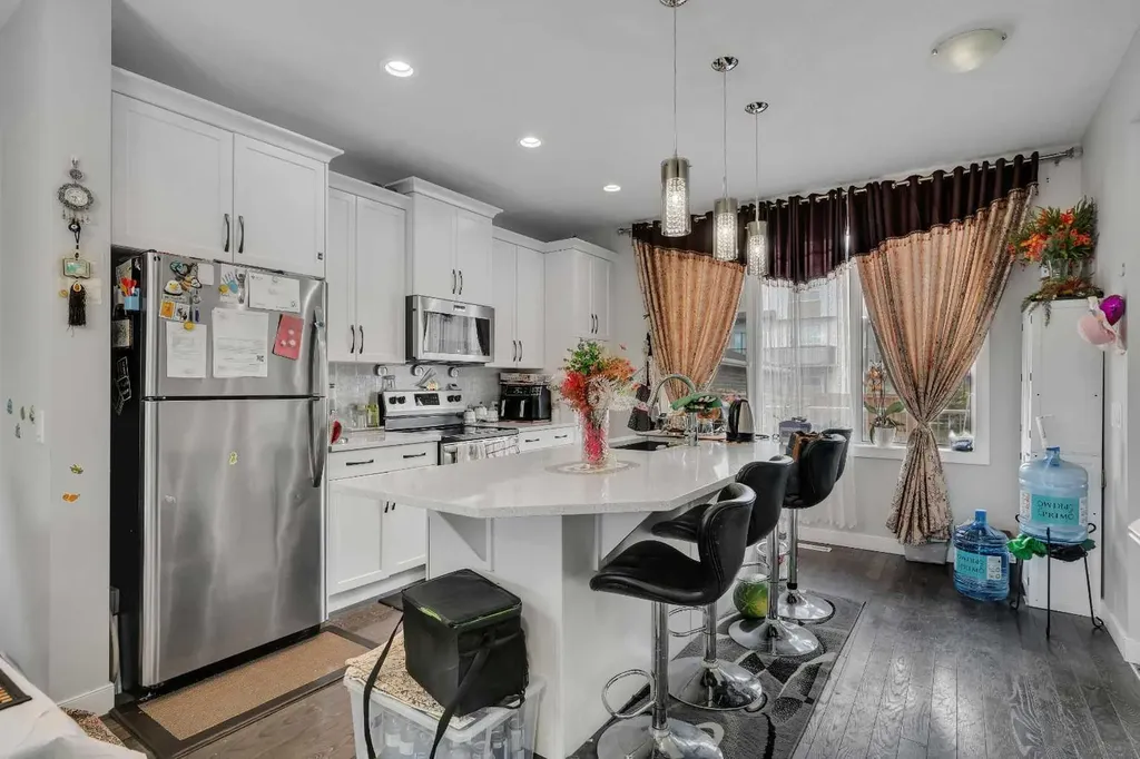 552 Redstone Drive NE Calgary AB T3N 0R3