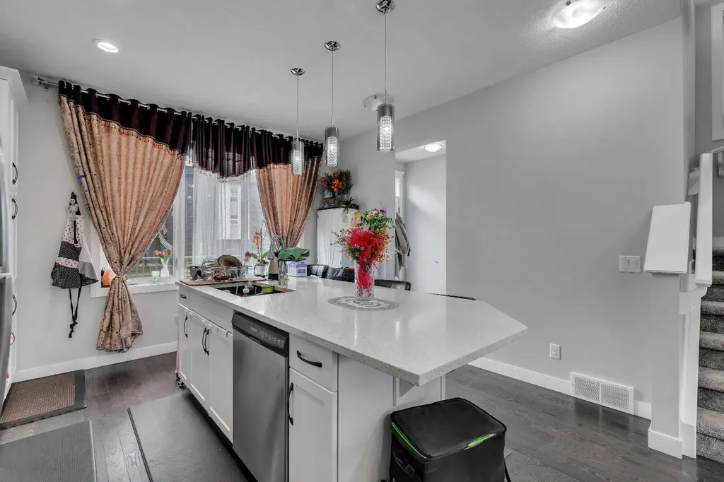 552 Redstone Drive NE Calgary AB T3N 0R3