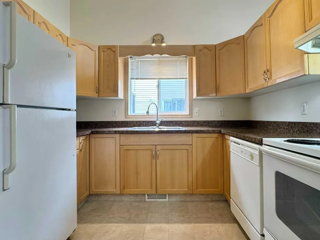 82 Harvard Crescent W Lethbridge AB T1K 6R4
