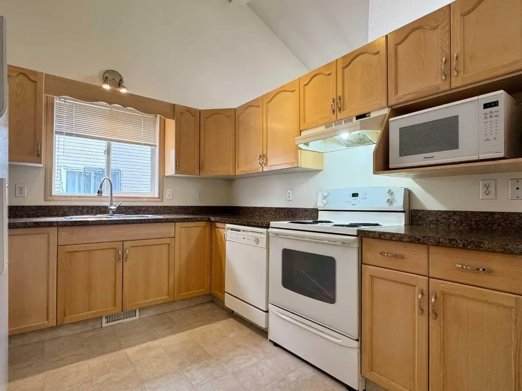 82 Harvard Crescent W Lethbridge AB T1K 6R4