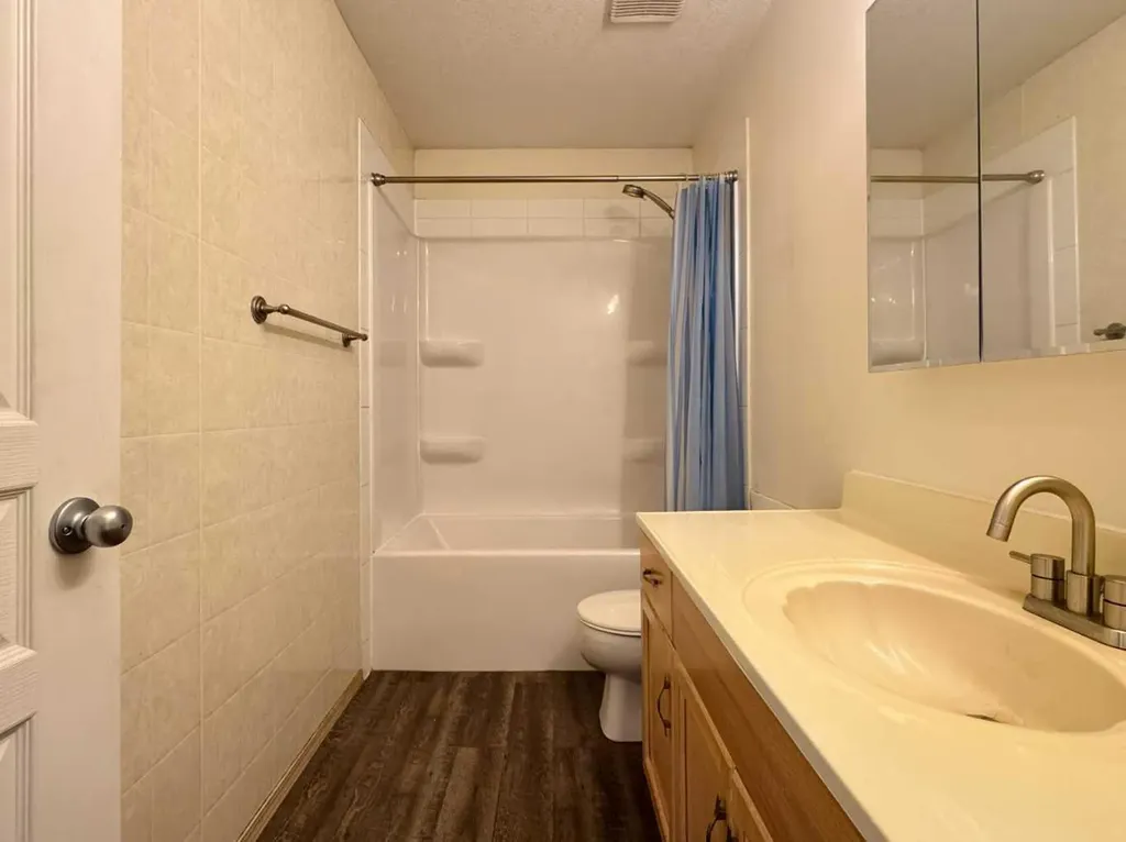 82 Harvard Crescent W Lethbridge AB T1K 6R4