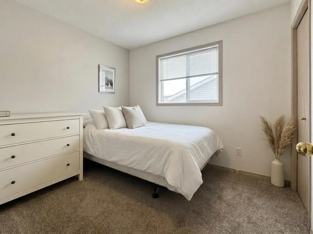 82 Harvard Crescent W Lethbridge AB T1K 6R4