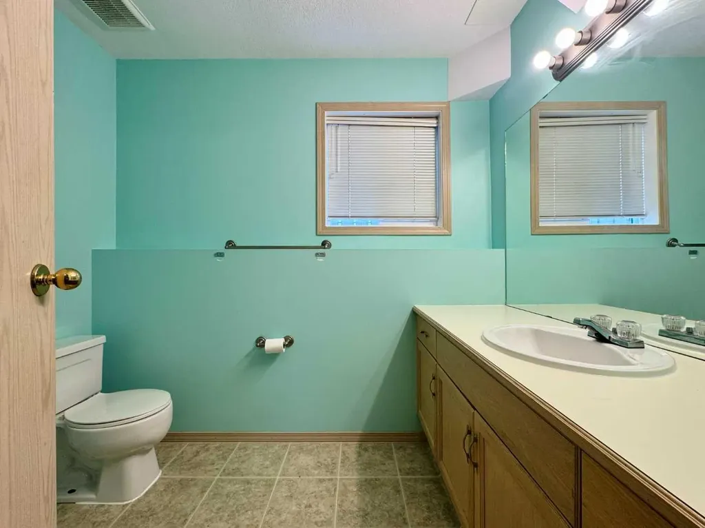 82 Harvard Crescent W Lethbridge AB T1K 6R4