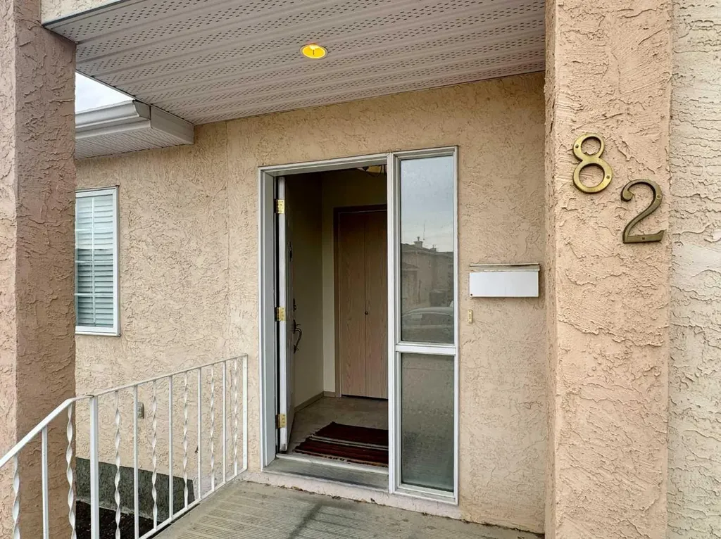 82 Harvard Crescent W Lethbridge AB T1K 6R4
