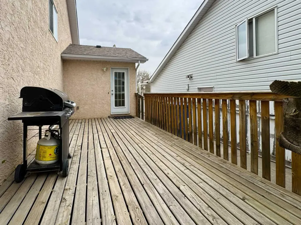 82 Harvard Crescent W Lethbridge AB T1K 6R4