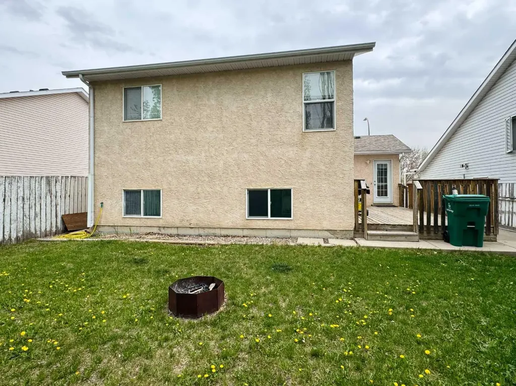 82 Harvard Crescent W Lethbridge AB T1K 6R4