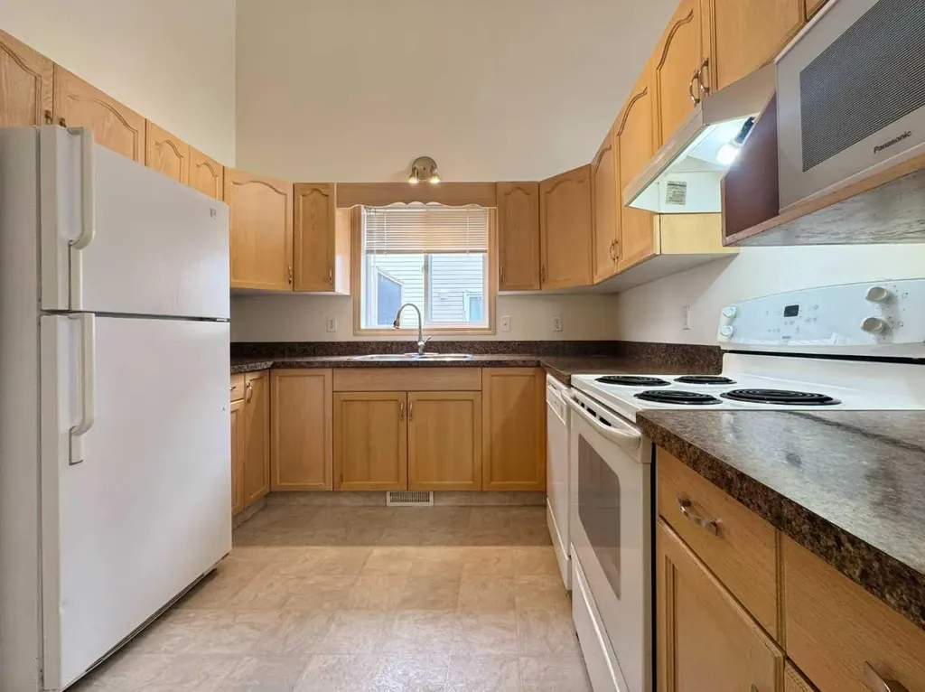 82 Harvard Crescent W Lethbridge AB T1K 6R4