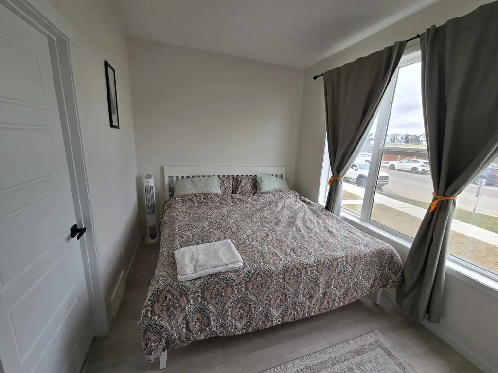 431 Rowmont Boulevard NW Calgary AB T3l0l3