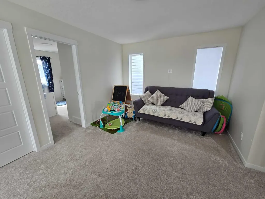 431 Rowmont Boulevard NW Calgary AB T3l0l3