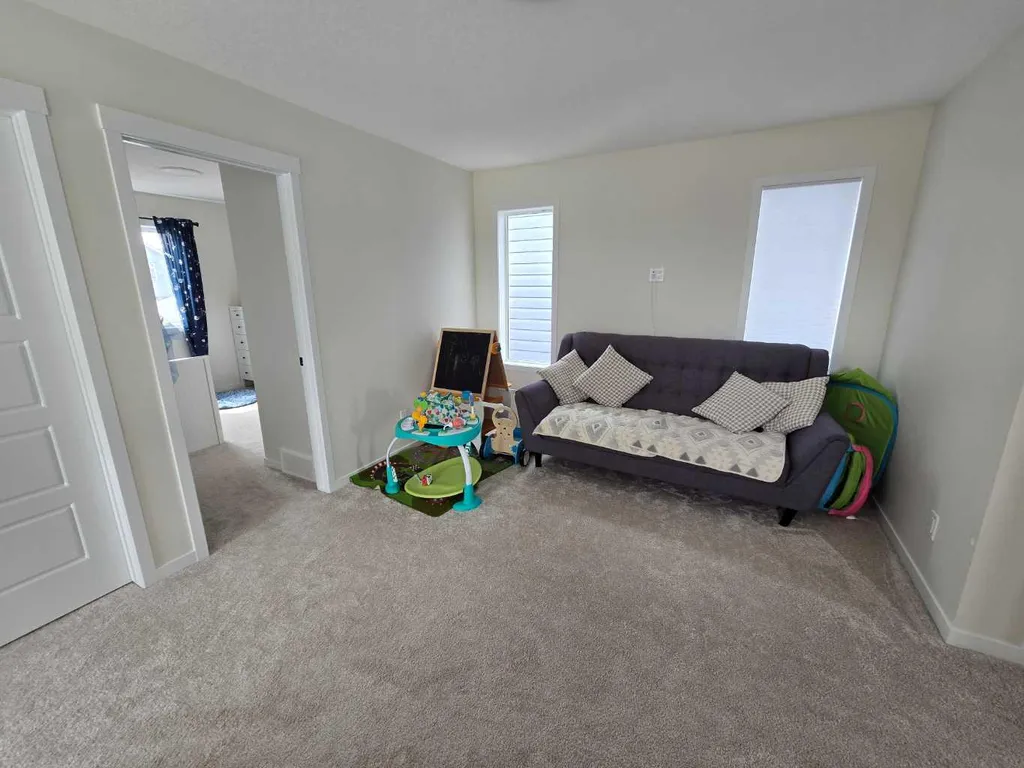 431 Rowmont Boulevard NW Calgary AB T3l0l3