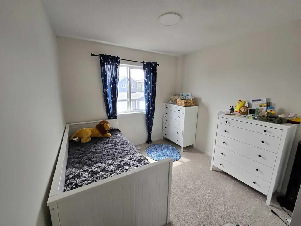 431 Rowmont Boulevard NW Calgary AB T3l0l3
