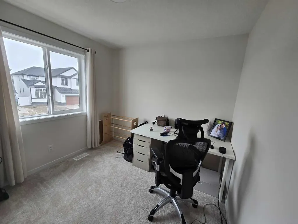431 Rowmont Boulevard NW Calgary AB T3l0l3