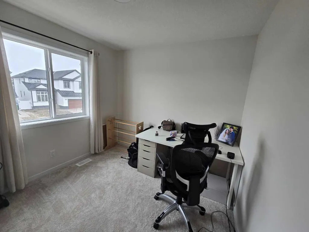 431 Rowmont Boulevard NW Calgary AB T3l0l3