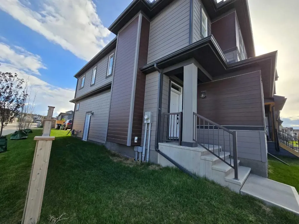 431 Rowmont Boulevard NW Calgary AB T3l0l3