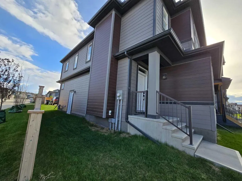 431 Rowmont Boulevard NW Calgary AB T3l0l3