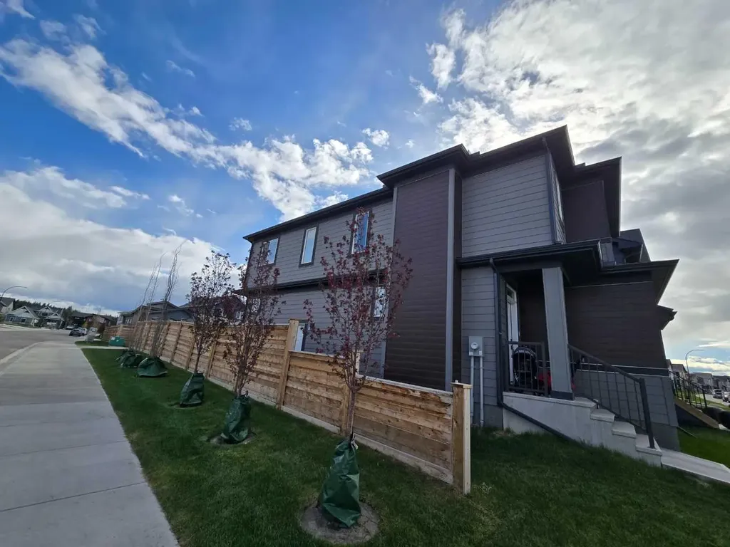 431 Rowmont Boulevard NW Calgary AB T3l0l3
