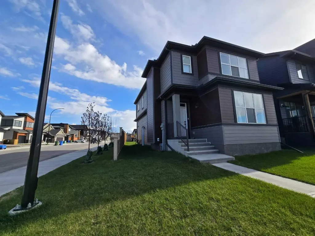 431 Rowmont Boulevard NW Calgary AB T3l0l3