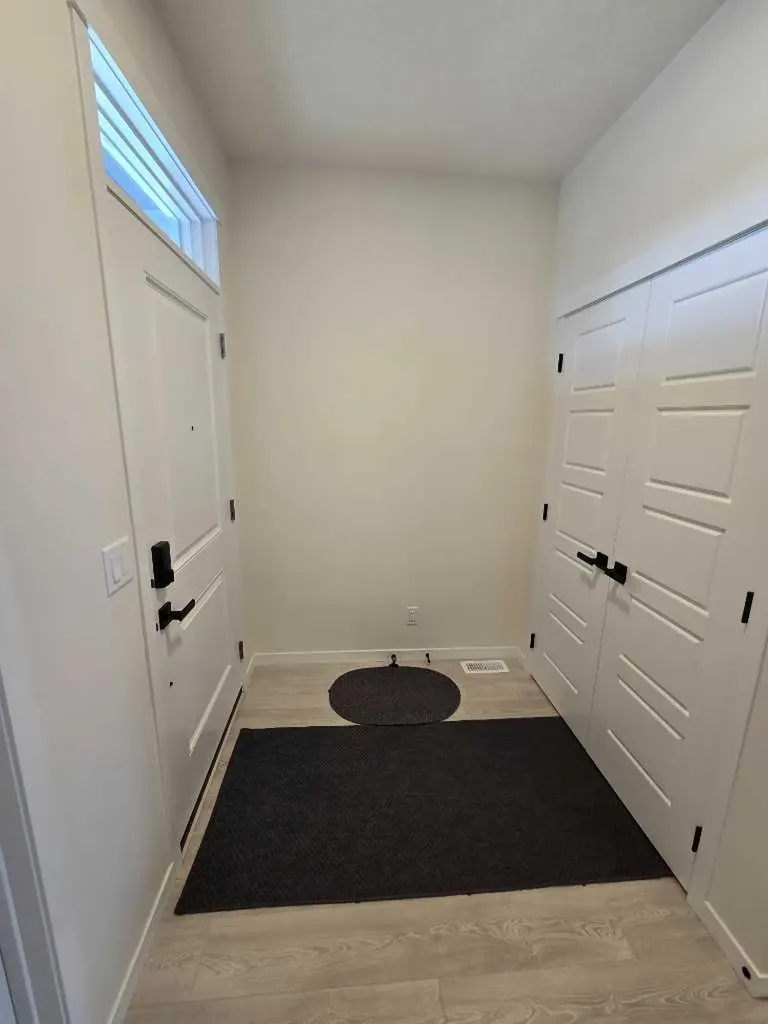 431 Rowmont Boulevard NW Calgary AB T3l0l3