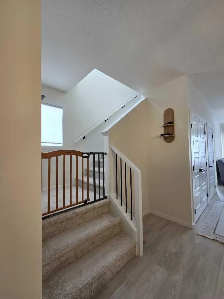 431 Rowmont Boulevard NW Calgary AB T3l0l3