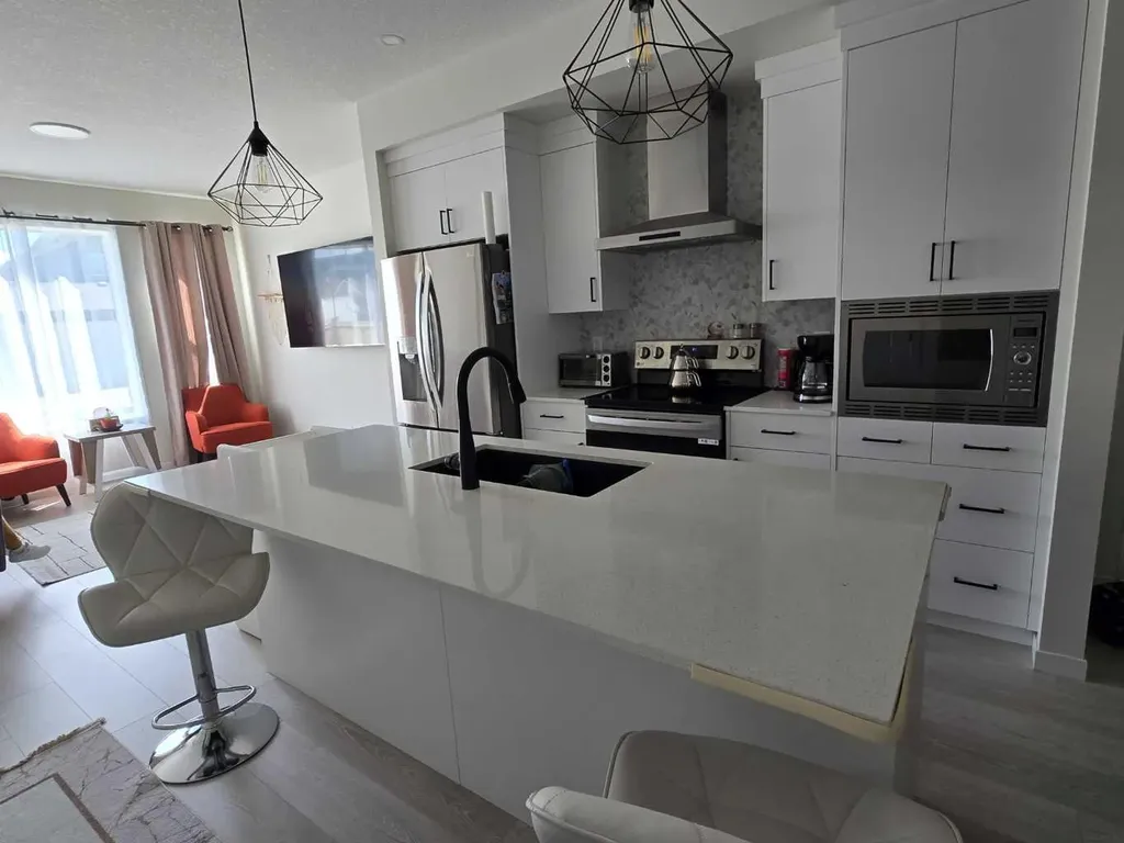 431 Rowmont Boulevard NW Calgary AB T3l0l3