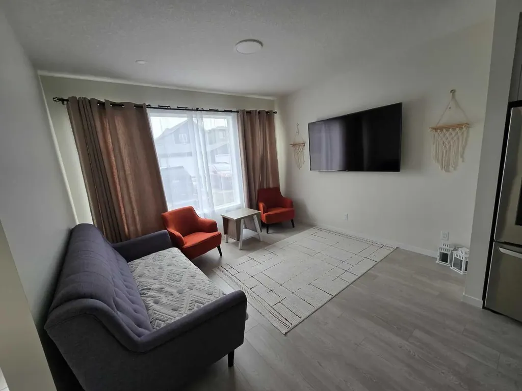 431 Rowmont Boulevard NW Calgary AB T3l0l3