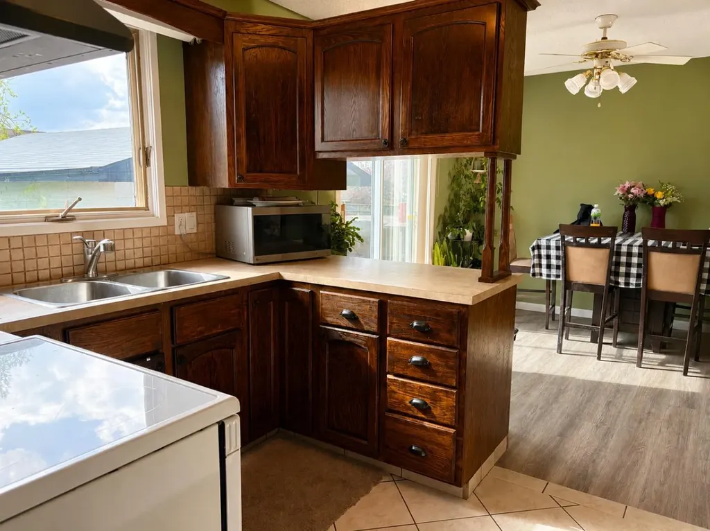5748 55 Street Rocky Mountain House AB T4T 1J7