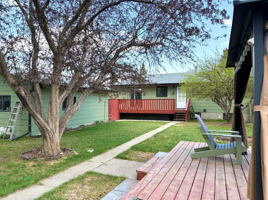 5748 55 Street Rocky Mountain House AB T4T 1J7