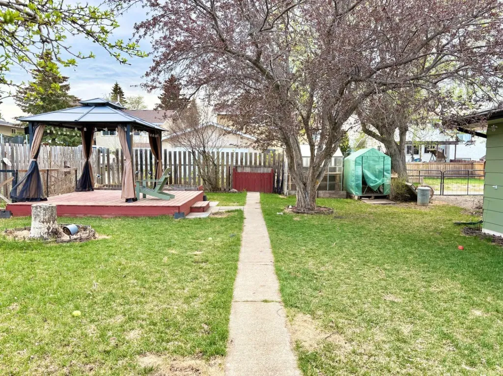 5748 55 Street Rocky Mountain House AB T4T 1J7