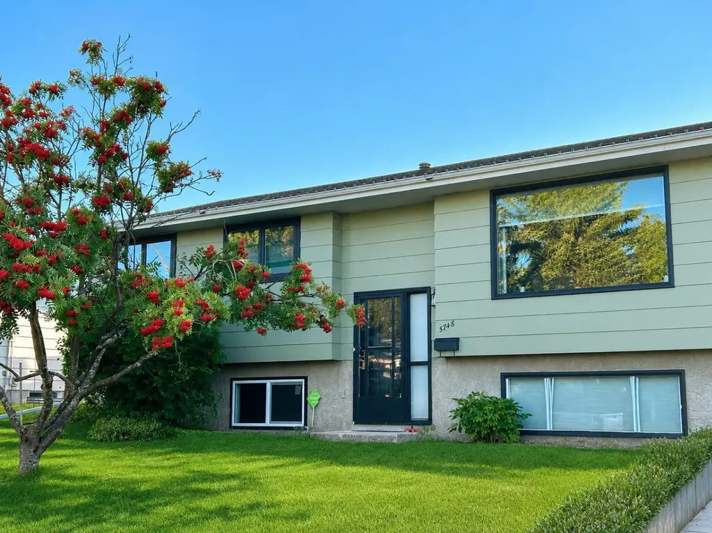 5748 55 Street Rocky Mountain House AB T4T 1J7