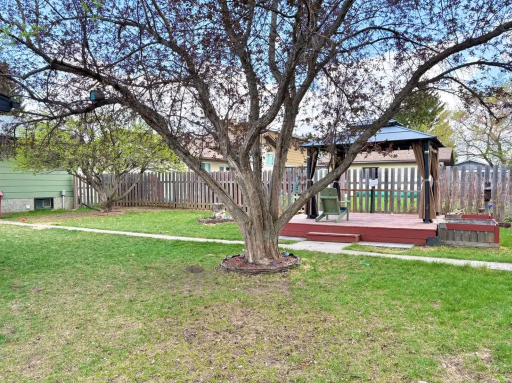5748 55 Street Rocky Mountain House AB T4T 1J7