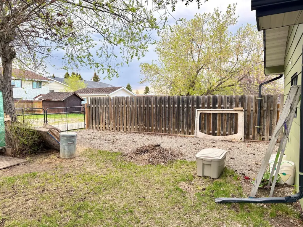 5748 55 Street Rocky Mountain House AB T4T 1J7