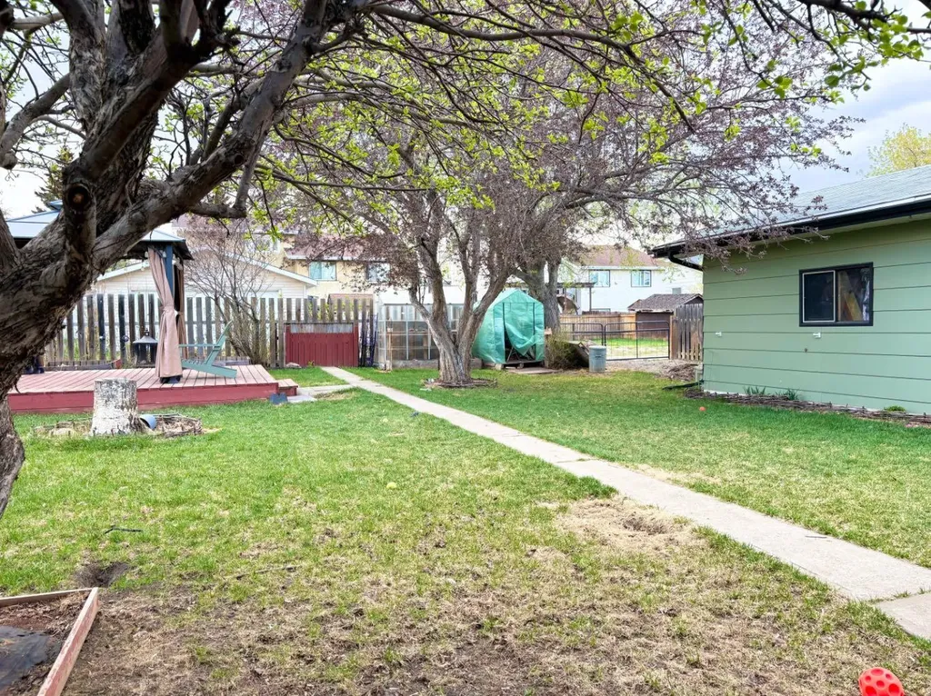 5748 55 Street Rocky Mountain House AB T4T 1J7