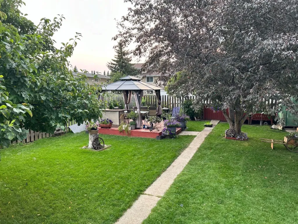 5748 55 Street Rocky Mountain House AB T4T 1J7