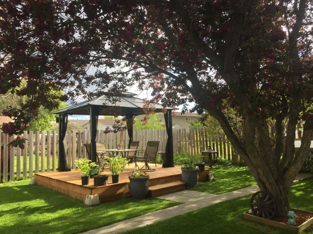 5748 55 Street Rocky Mountain House AB T4T 1J7