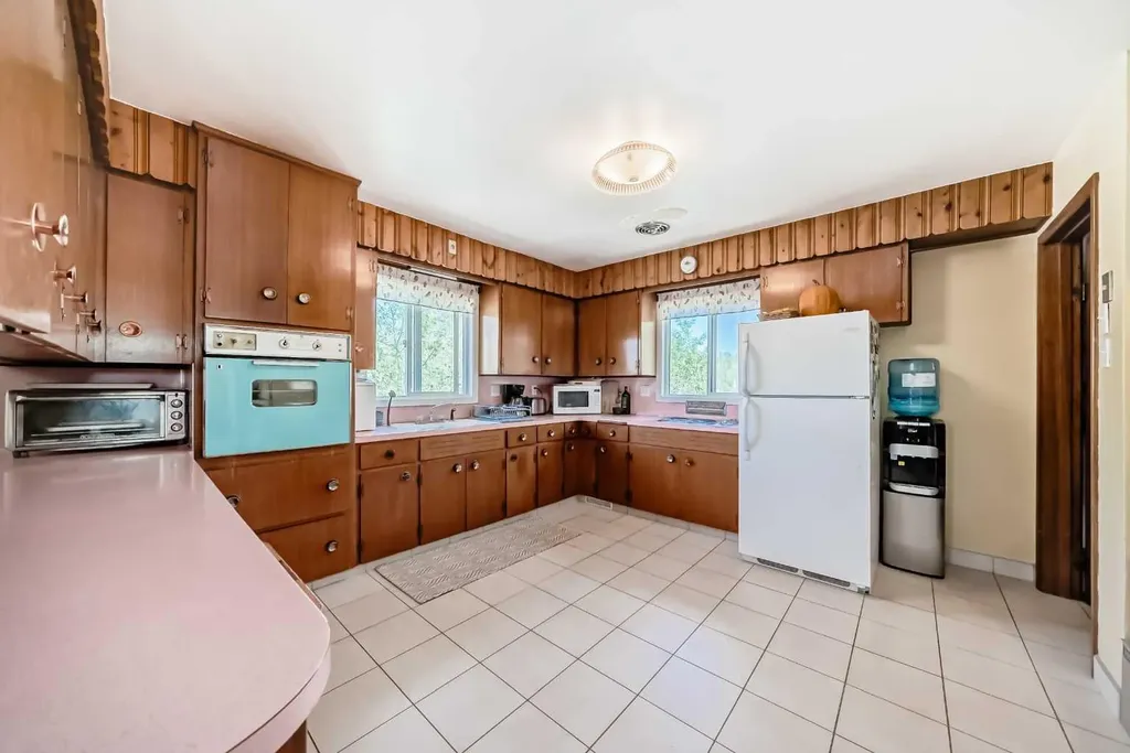 3604 Parkhill Street SW Calgary AB T2S 2Z6