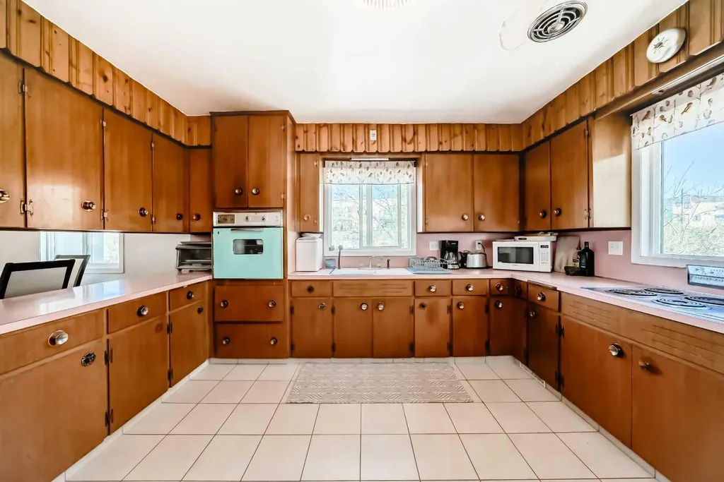 3604 Parkhill Street SW Calgary AB T2S 2Z6