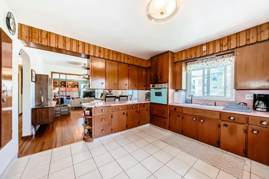 3604 Parkhill Street SW Calgary AB T2S 2Z6