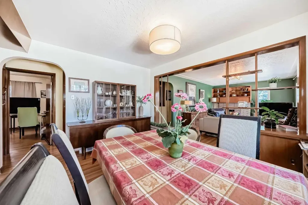 3604 Parkhill Street SW Calgary AB T2S 2Z6