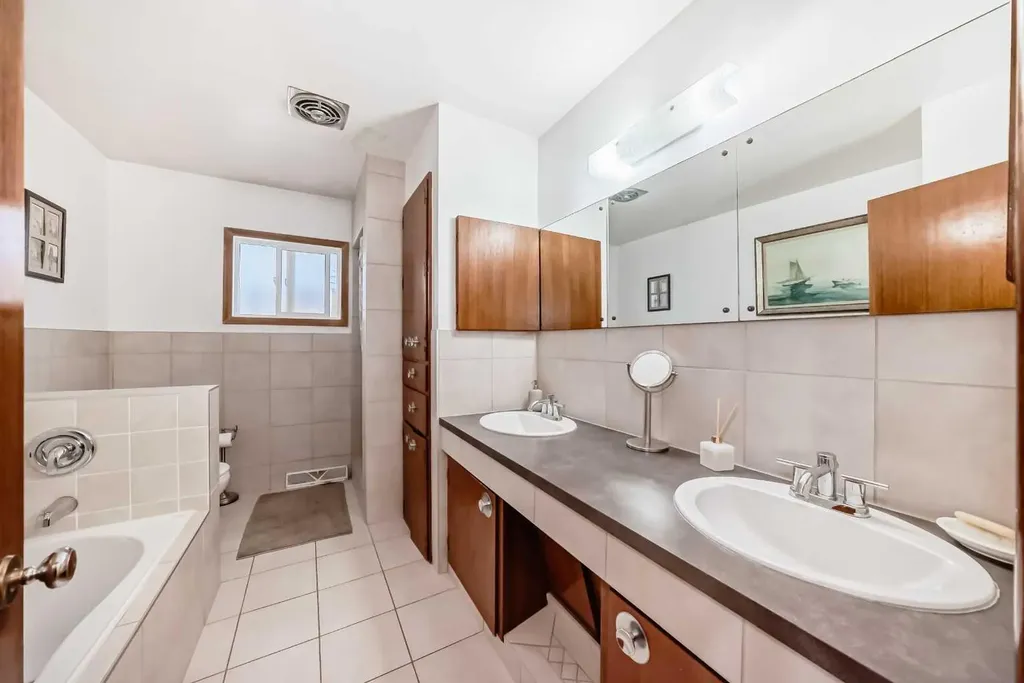 3604 Parkhill Street SW Calgary AB T2S 2Z6