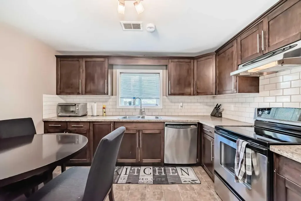 3604 Parkhill Street SW Calgary AB T2S 2Z6