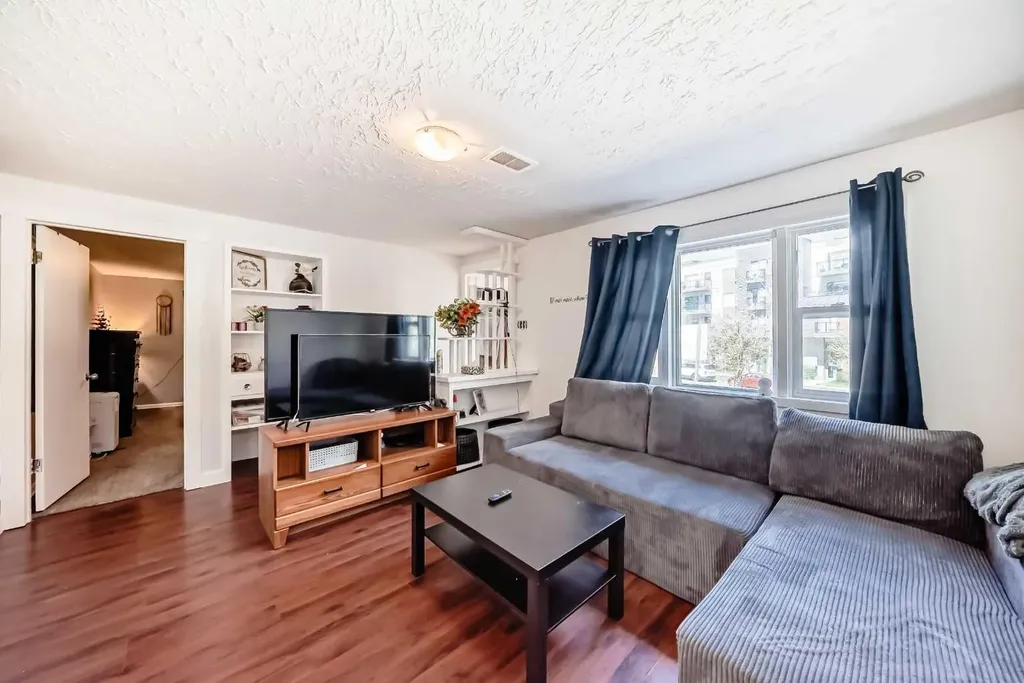 3604 Parkhill Street SW Calgary AB T2S 2Z6
