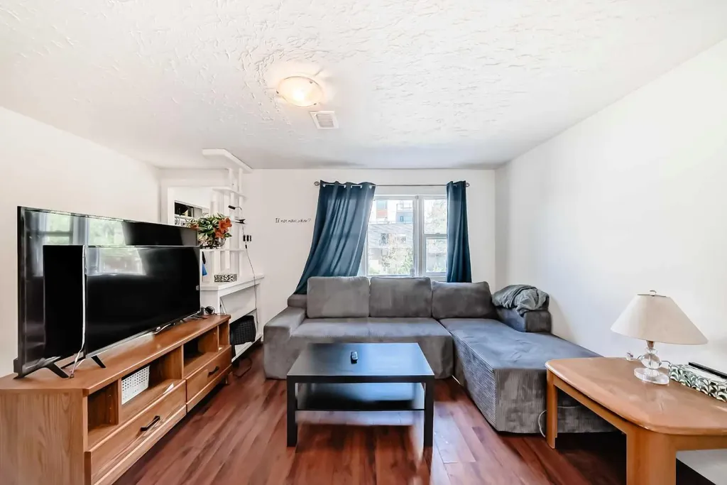 3604 Parkhill Street SW Calgary AB T2S 2Z6