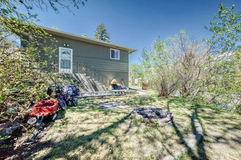 3604 Parkhill Street SW Calgary AB T2S 2Z6