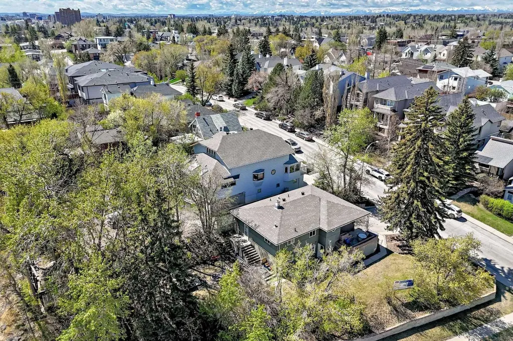 3604 Parkhill Street SW Calgary AB T2S 2Z6