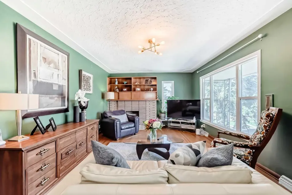 3604 Parkhill Street SW Calgary AB T2S 2Z6